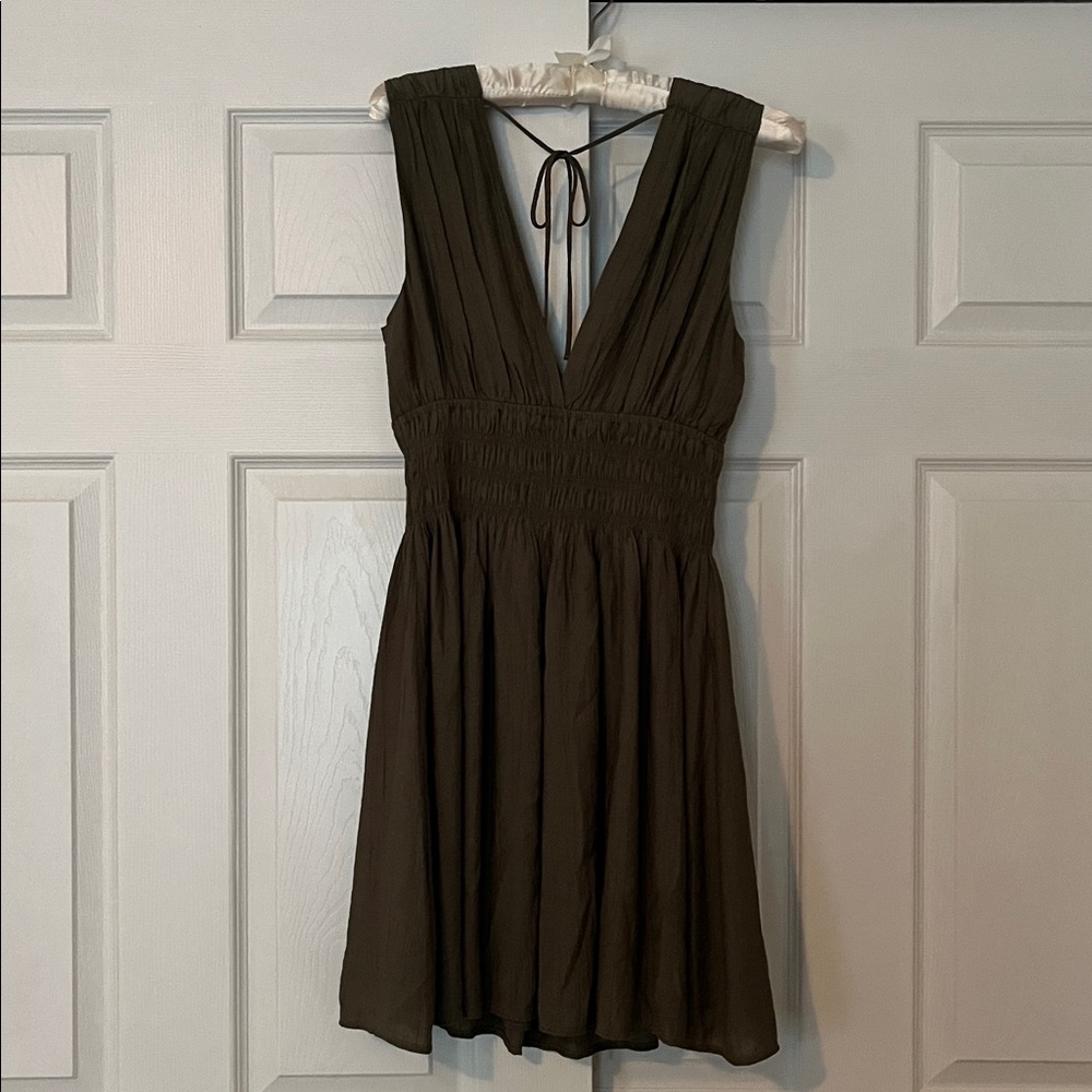Abercrombie & Fitch Women's Smocked Plunge Crinkle Mini Dress - Small Tall - Picture 4 of 10